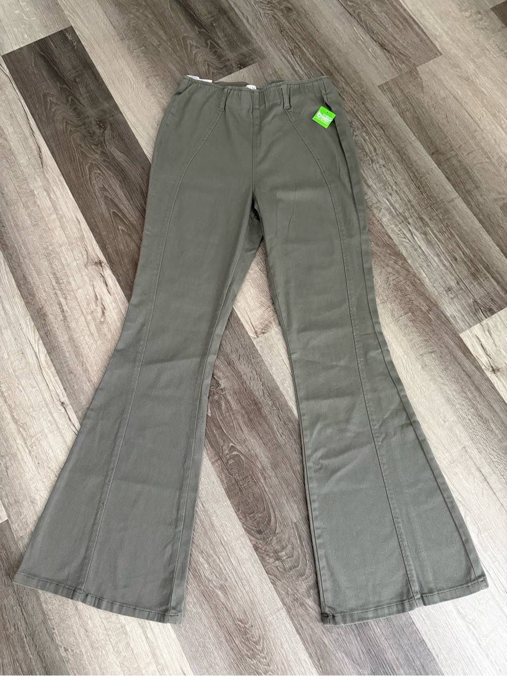 TINSELTOWN Women's Olive Flare Pants